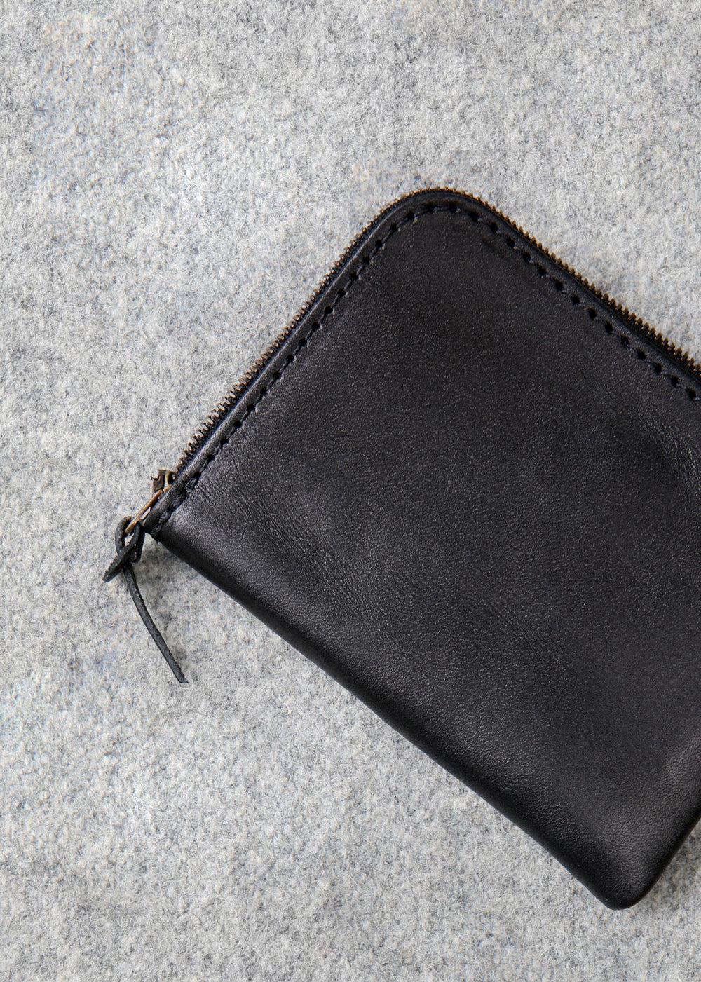 HEREU Top Zip Leather Wristlet Wallet Zipped Pouch in Black
